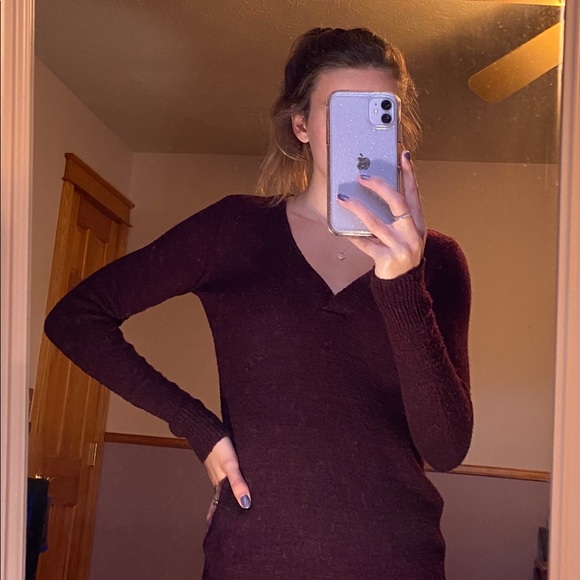 Maroon sweater - Picture 1 of 2